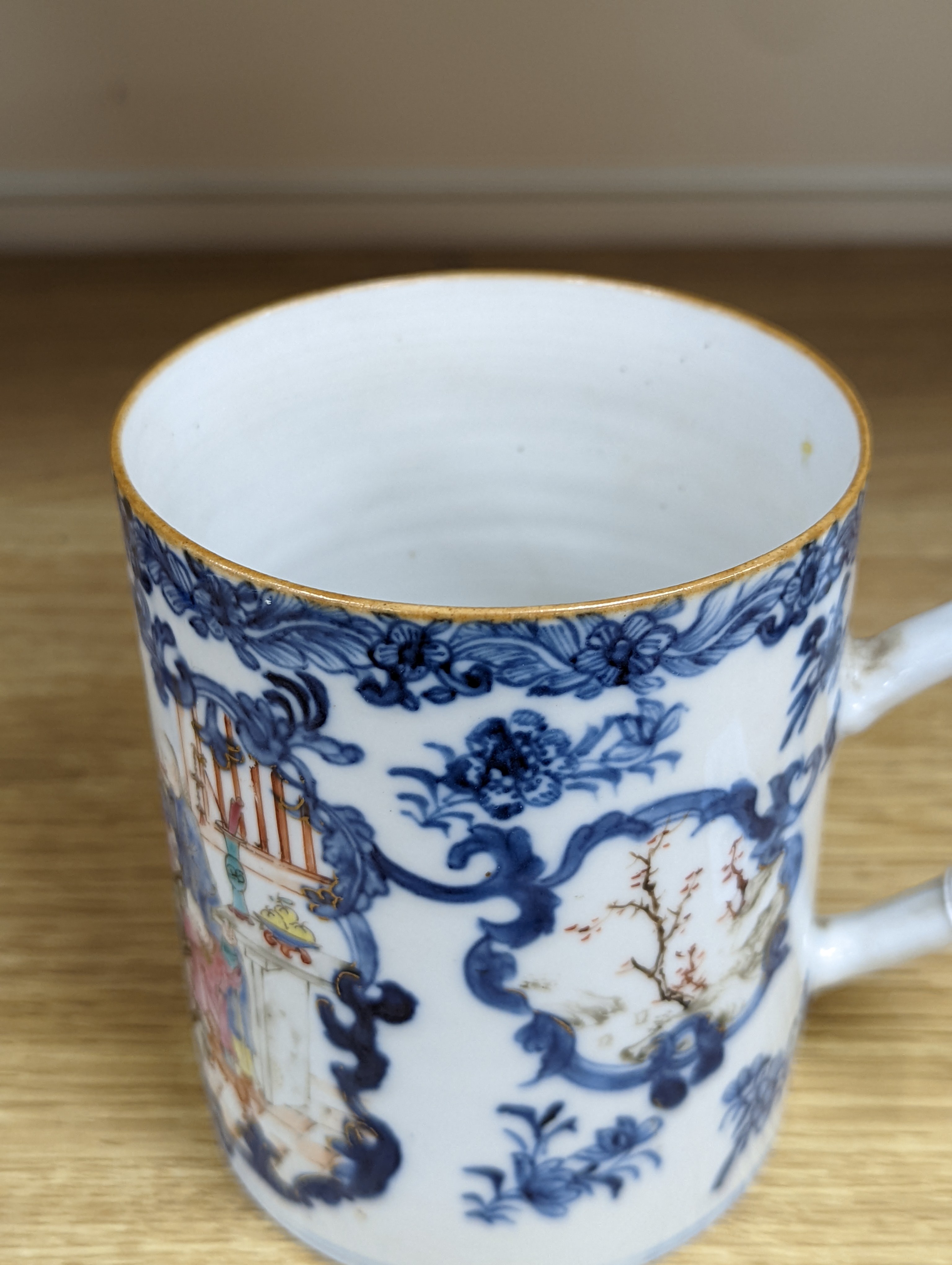 A Chinese export famille rose mug, Qianlong period, H. 11.5cm